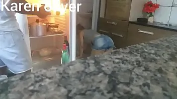 Corno lava a louça enquanto sua mulher chupa o negao escondido   * jefao