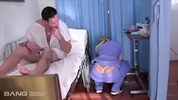 Trickery – PAWG AJ Applegate tiene relaciones sexuales en el trabajo FULL VIDEO == src=