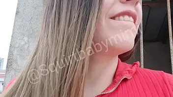 Louquinha me masturbando e fazendo squirt no terraco… querendo fazer uma video chamada