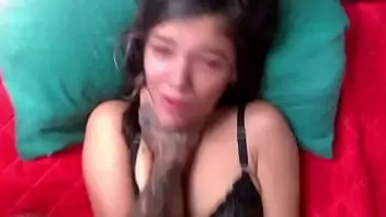 Novinha de 18 anos geme e goza muito no pal do boy