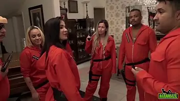 La Casa de Raquel parte 4 Final Brasilia se machuca e retribui a ajuda da novinha – Oficial Barbara Alves – Bianca Naldy – Mirella Mansur – Soraya Carioca – Carol Souza – Binho Ted – Hudson Carioca – Samuray Farias – Stanlay Miranda