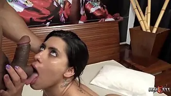 Elas seduziram o massagista com muito tesão sentou na rola do moreno safado Mary Luthay – Indyara Dourado – Mirella Mansur – Loupan