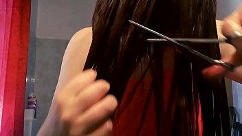 Voyeur Vlog 28.02.20 Nicoletta raspou o cabelo no banheiro