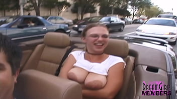 Andando de topless na parte de trás do meu carro pelo centro de Tampa