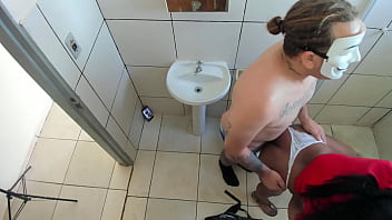 Mamei mais de 20 machos no banheiro do metro LUZ – ANAL E MUITO LEITE