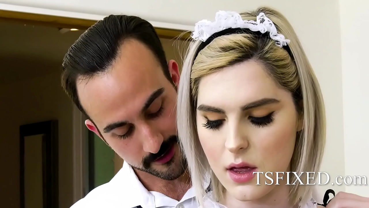 Empregada loira gostosa trans