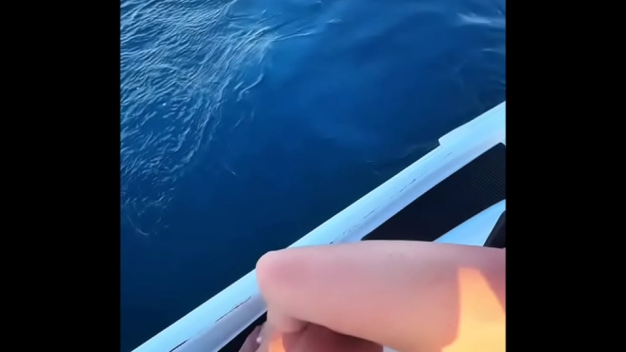 Eu fodo o instrutor de jet ski em mar aberto