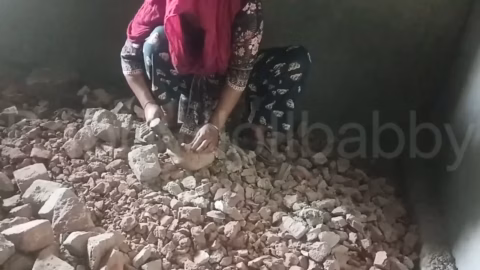 Mulher trabalhadora seduzida pelo dono da casa