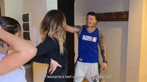 Lesbianas experimentam sexo anal e oral
