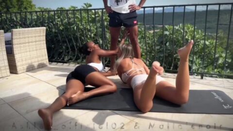 Malia Lenoir e Ashley fazem yoga e sexo oral