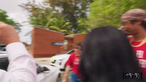Shrooms Q recebe boquete na lavagem de carros