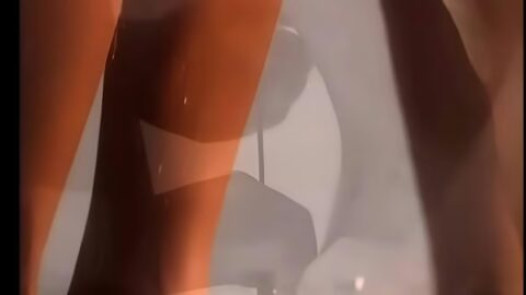 Milf tatuada recebe boquete e gozada