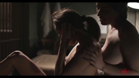 Alexis Tae e Olive Glass se excitam