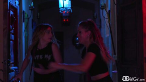 Alina Lopez e Kristen Scott exploram sexo oral